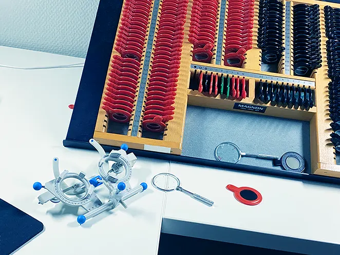 Optikon tekemä silmien laserleikkauksen esitutkimus ei ole pätevä arvio silmäleikkauksen turvallisuudesta, koska optikko/optometristi ei itse tee leikkausta.