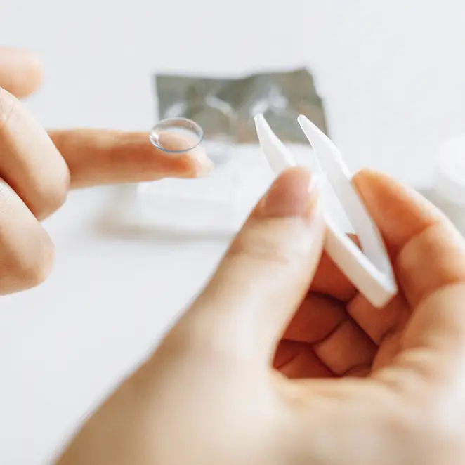 Piilolinssit saa netistä edullisesti, mutta pidemmän ajan kuluessa kertynyt hinta tulee olemaan korkea.