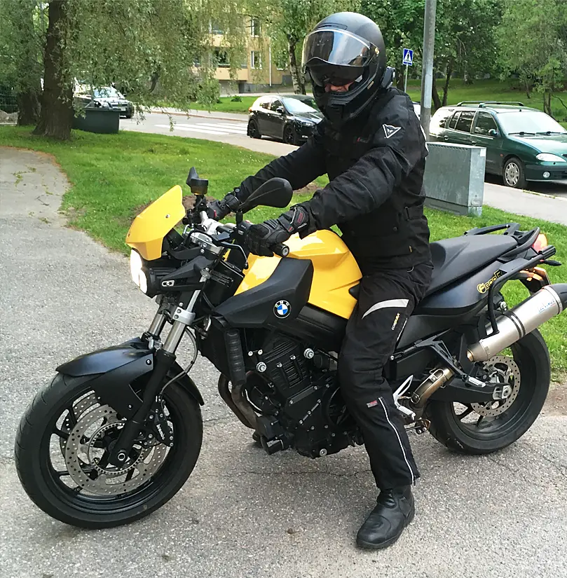 Laserleikkaus oli hyvä kokemus moottoripyöräilyä harrastavalle Pekalle.