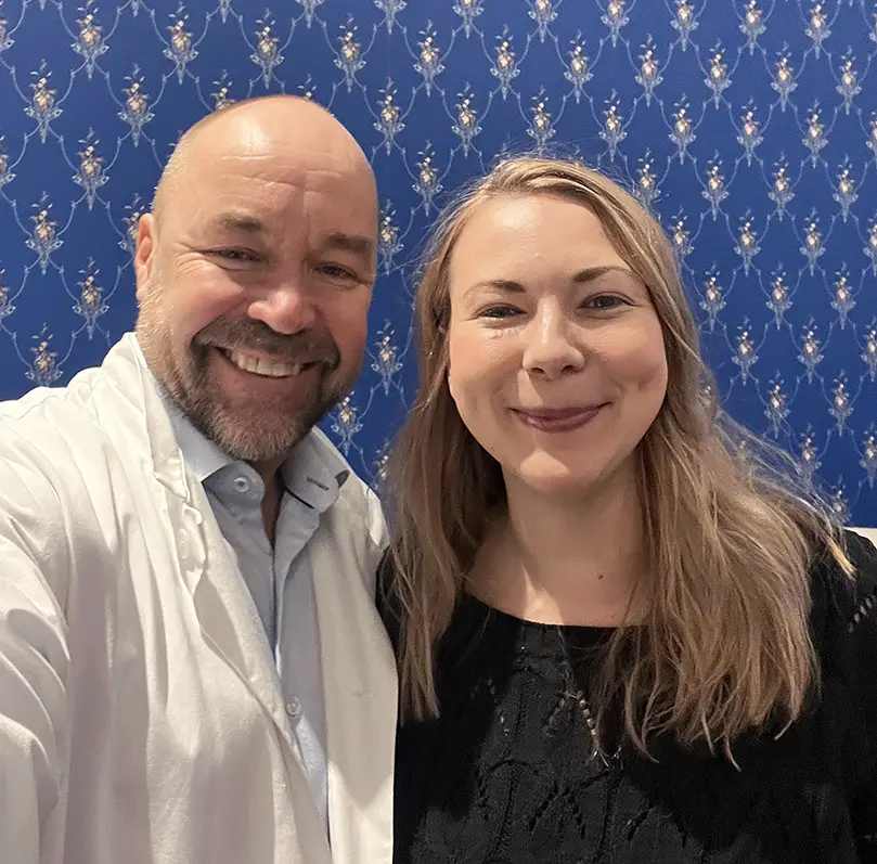 Matleena Myllyrinne sanoo kirurgi Jarno Ylitalon tehneen laserleikkauksesta mahdollisimman mukavan kokemuksen.